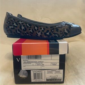 Vionic Woman’s Spark Mina flats - Gray Leopard size 9 W